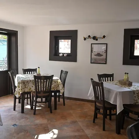 Bed & Breakfast барбел 3*