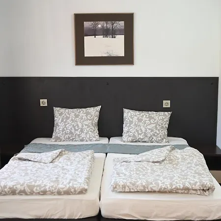 Нощувка със закуска (B & B) барбел 3*